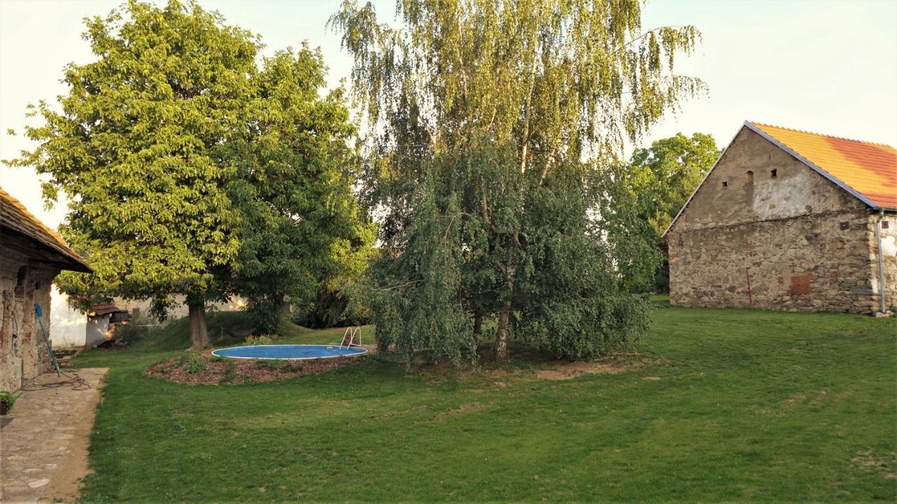Orechovy Dvur Velke Nepodrice Buitenkant foto