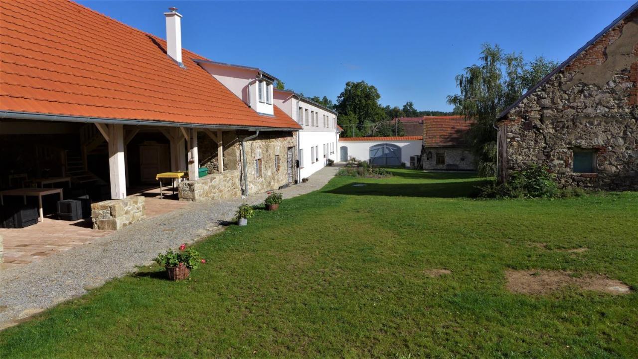 Orechovy Dvur Velke Nepodrice Buitenkant foto
