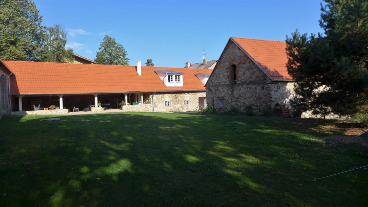 Orechovy Dvur Velke Nepodrice Buitenkant foto
